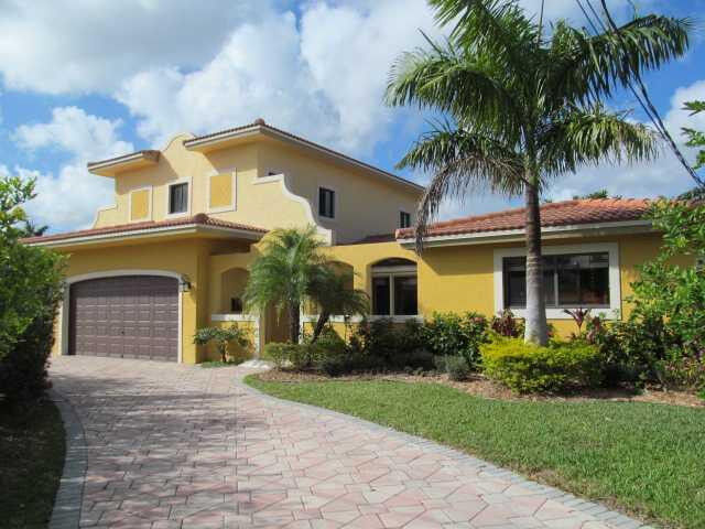 Property Photo: 1521 NE 63rd Court FL 33308