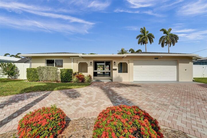 Property Photo:  351 SE 6th Avenue  FL 33060 