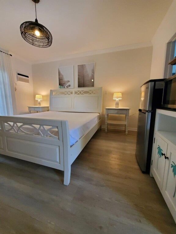 Property Photo:  1400 NE 4th Court 4  FL 33301 