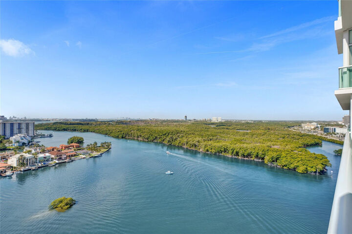Property Photo:  400 Sunny Isles Boulevard 2005  FL 33160 