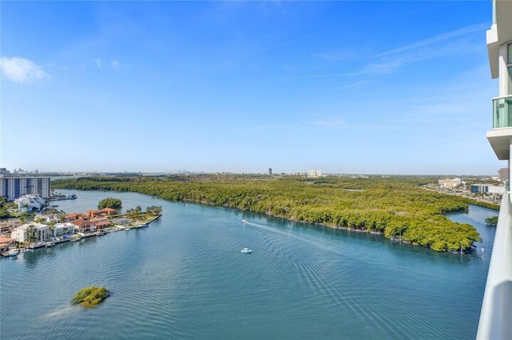 Property Photo:  400 Sunny Isles Boulevard 2005  FL 33160 