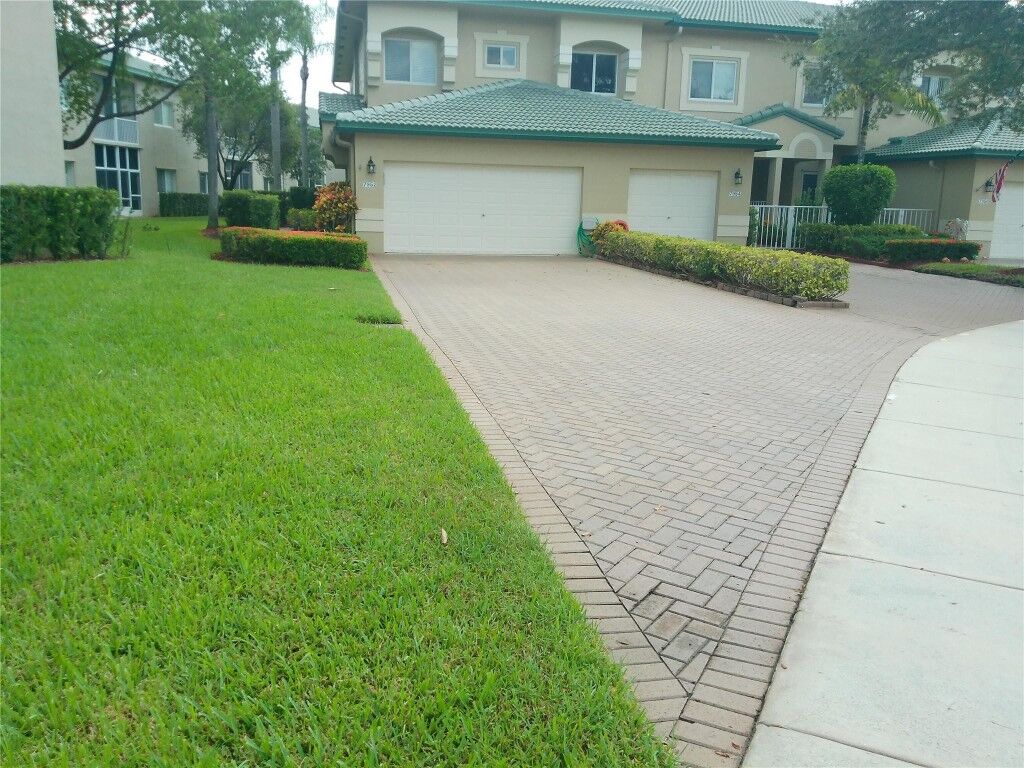 Property Photo:  7952 Exeter Circle 201  FL 33321 