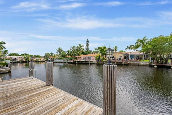 Property Photo:  2810 NE 60th Street  FL 33308 