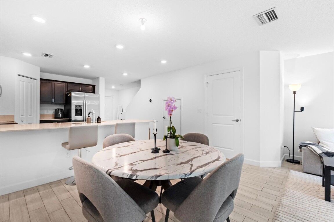 Property Photo:  6005 Woods Edge Circle  FL 33410 