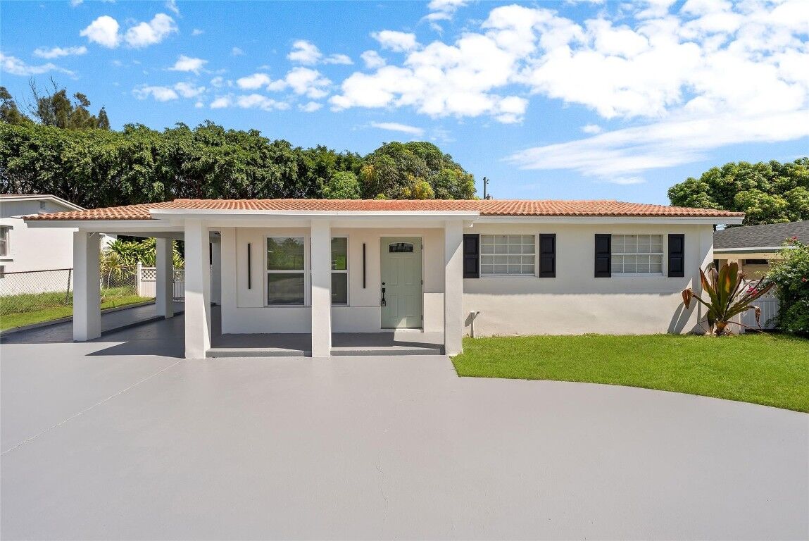 Property Photo:  1556 W 31st Street  FL 33404 