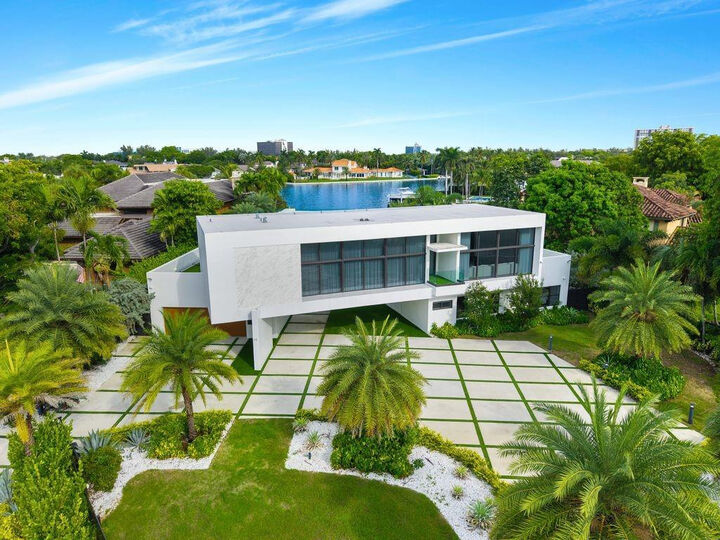 Property Photo: 19 Gatehouse Road FL 33308