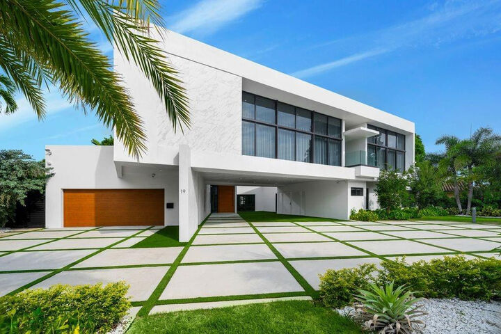 Property Photo:  19 Gatehouse Road  FL 33308 