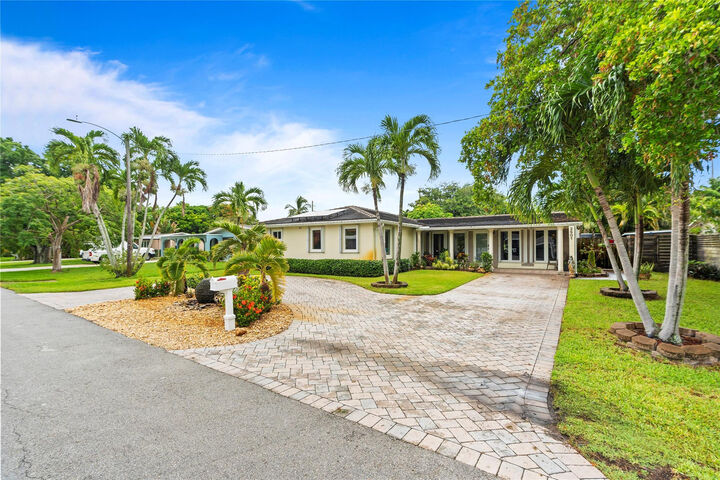 Property Photo: 2501 NW 8th Avenue FL 33311