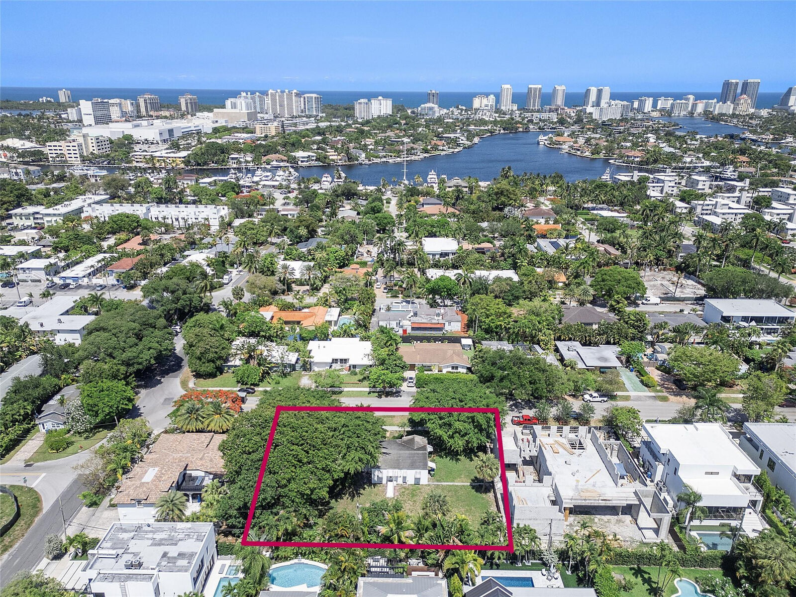 Property Photo: 739 N Victoria Park Road FL 33304