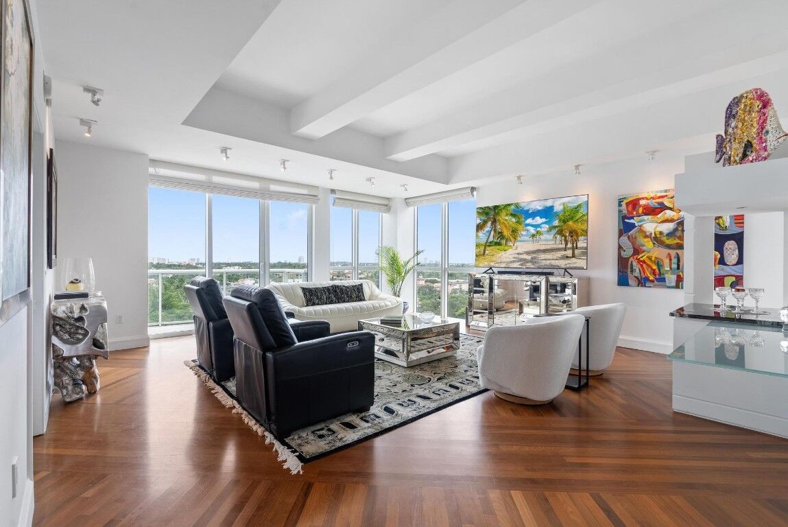 Property Photo:  111 SE 8th Avenue 1001  FL 33301 