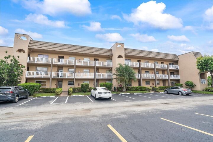 Property Photo:  9221 Sunrise Lakes Boulevard 109  FL 33322 