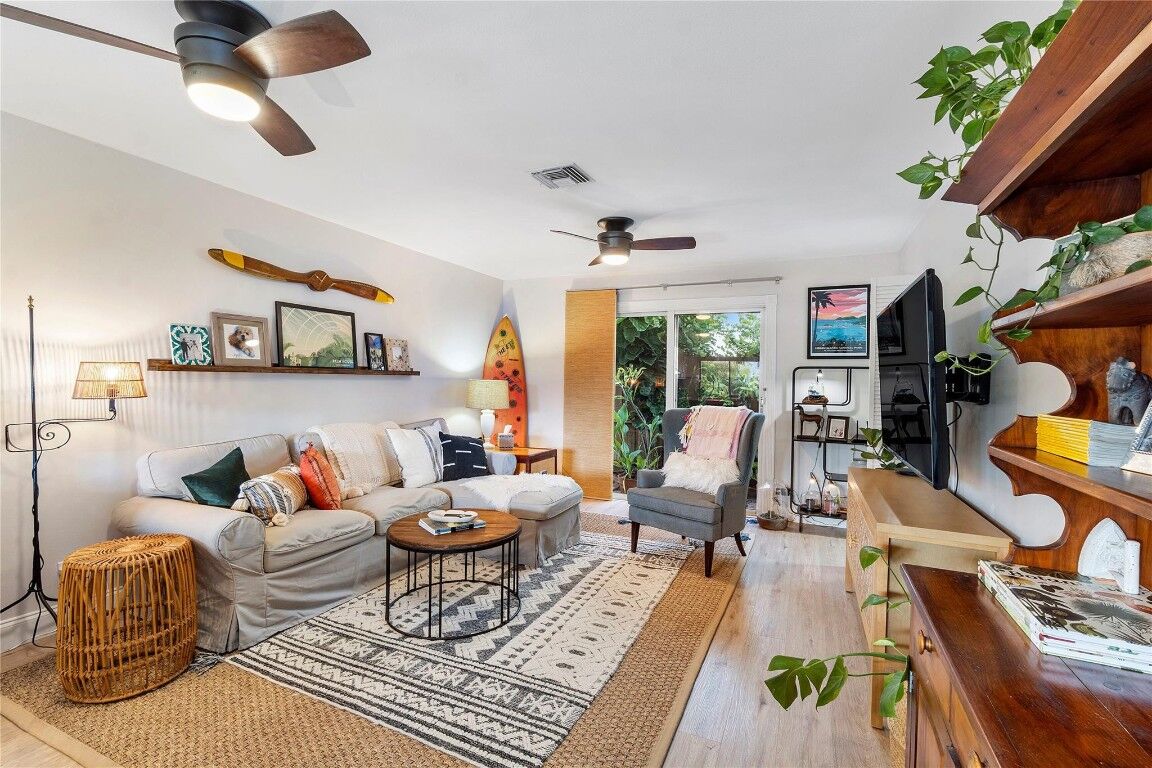 Property Photo:  326 W Pine Street 20  FL 33462 