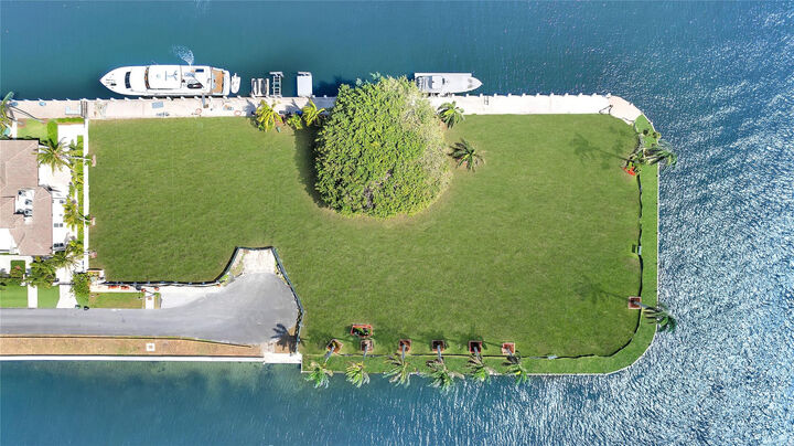 Property Photo: 1818 SE 10th Street FL 33316