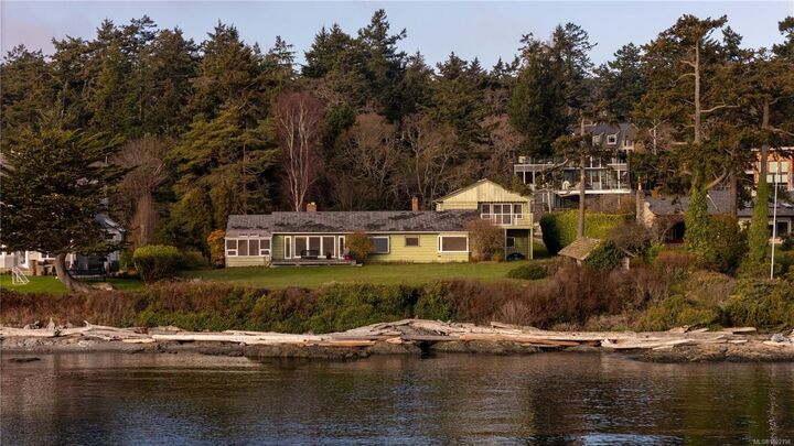 Property Photo:  3901 Tudor Ave  BC V8N 4L3 