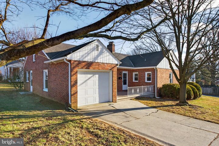 Property Photo:  10 Dixie Drive  PA 17356 