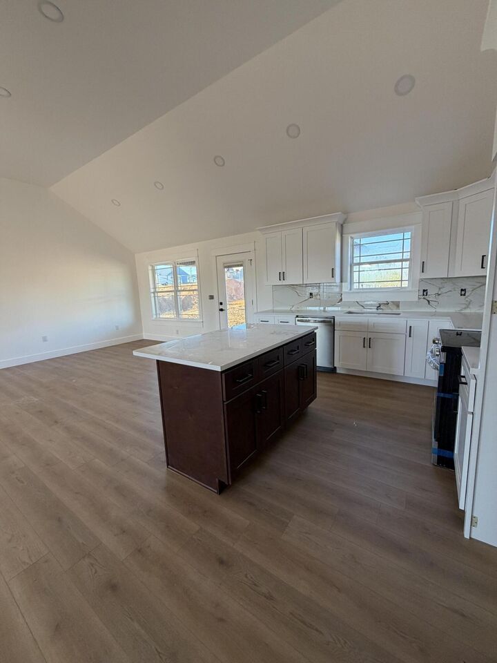 Property Photo:  148 Lone Oak Court  KY 42503 