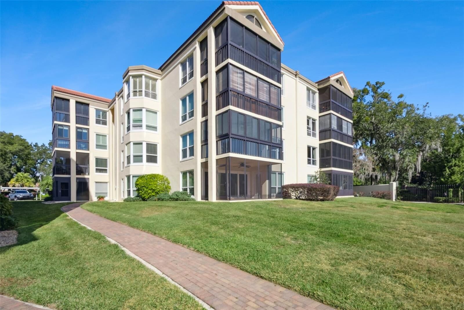 Property Photo: 202 Quayside Circle 404 FL 32751