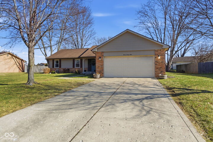 Property Photo:  1127 Waterford Drive  IN 46142 
