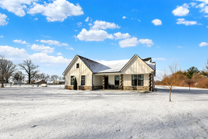 Property Photo:  9640 N County Road 950 E  IN 46112 