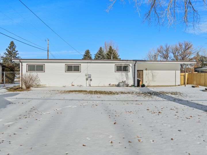 Property Photo: 711 24th Ave NW NW ND 58703