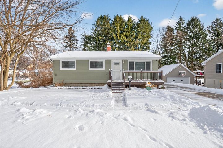 Property Photo:  1105 S Eaton Street  MI 49224 