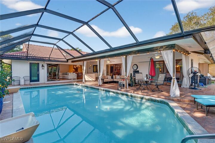 Property Photo:  2140 Evergreen Lake Court  FL 34112 