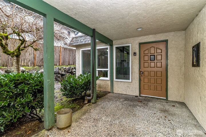 Property Photo:  8911  Holly Drive 104  WA 98208 