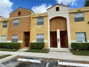 Property Photo:  