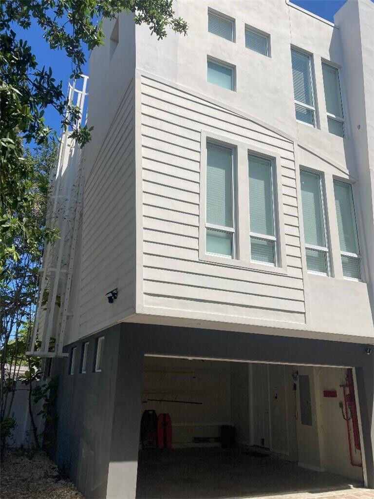 Property Photo:  721 SE 16th Court  FL 33316 