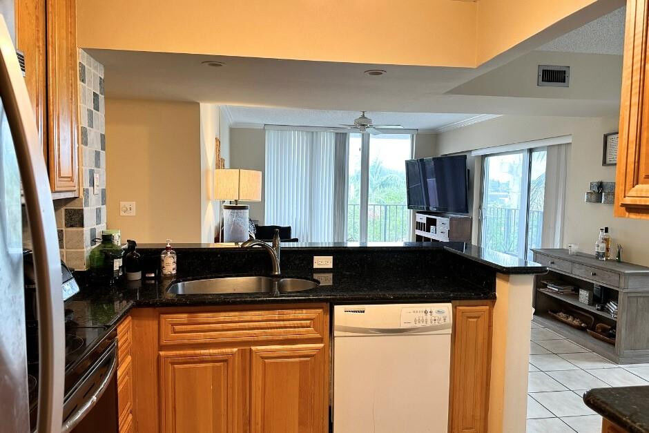 Property Photo:  1625 SE 10th Avenue 302  FL 33316 