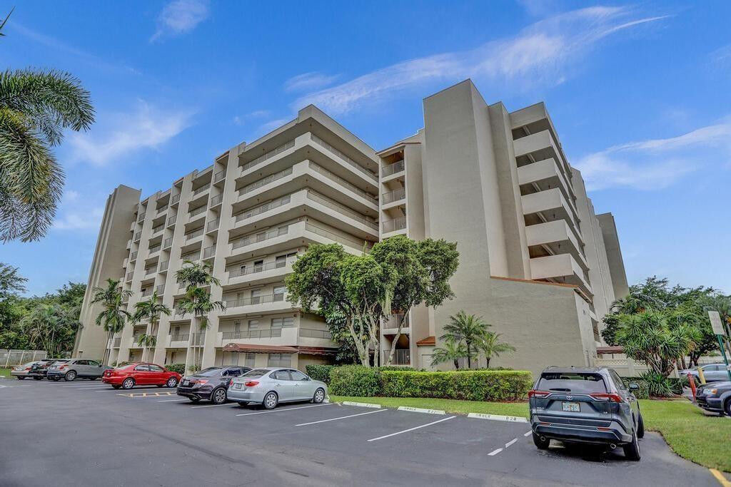 Property Photo:  3910 Inverrary Boulevard 501-B  FL 33319 