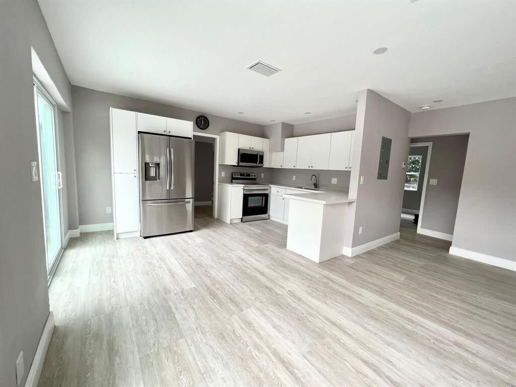 Property Photo:  2206 N 28th Avenue 1  FL 33020 