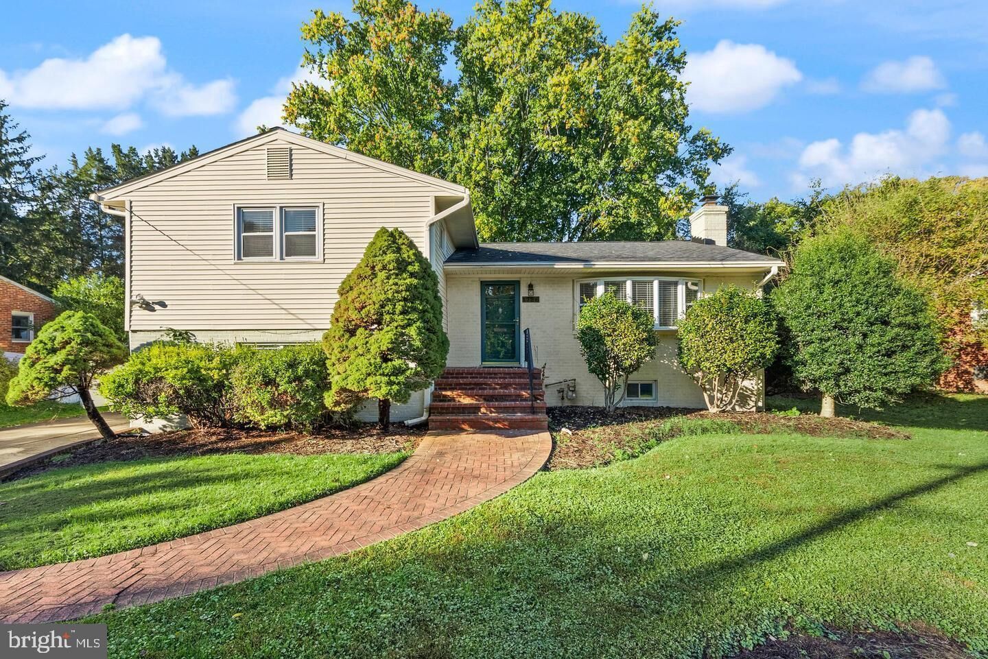 Property Photo: 1726 Baldwin Drive VA 22101