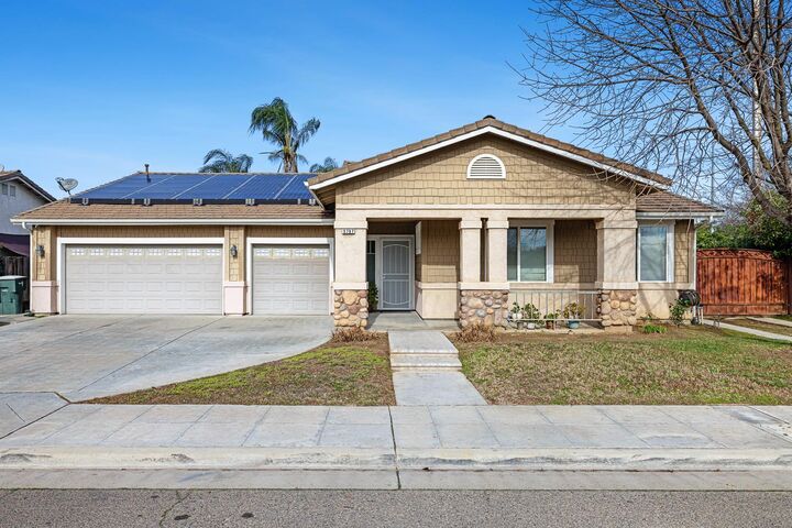 Property Photo: 5787 E Byrd Avenue CA 93727