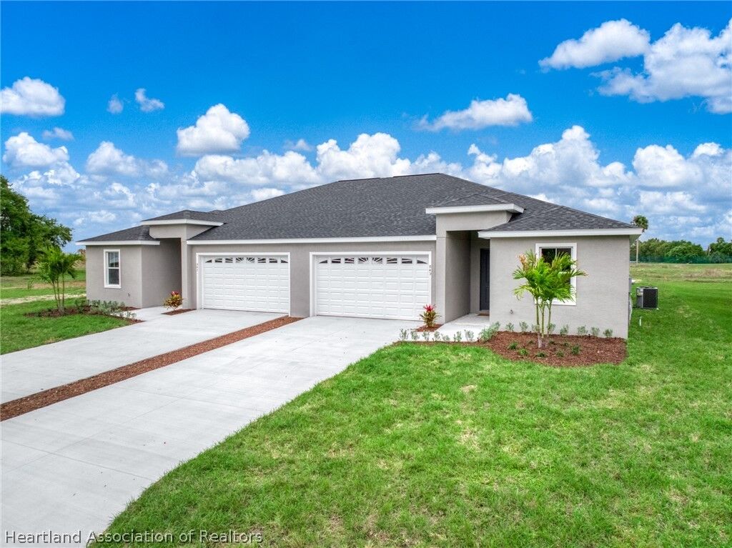 Property Photo: 845 Peachtree Drive FL 33852