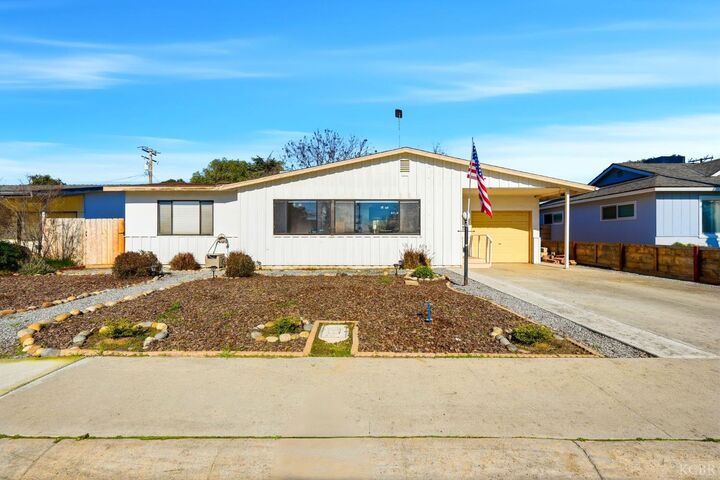 Property Photo:  2634 W Iris Avenue  CA 93277 