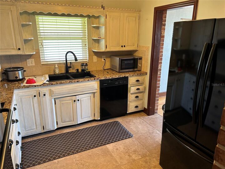 Property Photo:  21 Paradise Lane  FL 33706 