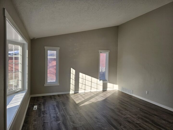 Property Photo:  2508 Crescent Dr  ND 58703 