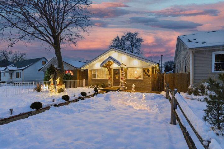 Property Photo: 8239 Sayre Avenue IL 60459