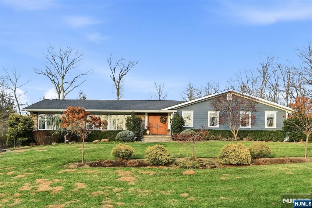 Property Photo:  85 Oak Drive  NJ 07458 