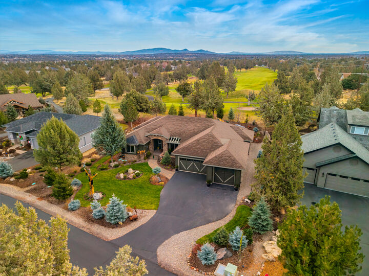 Property Photo:  910 Cinnamon Teal Drive  OR 97756 