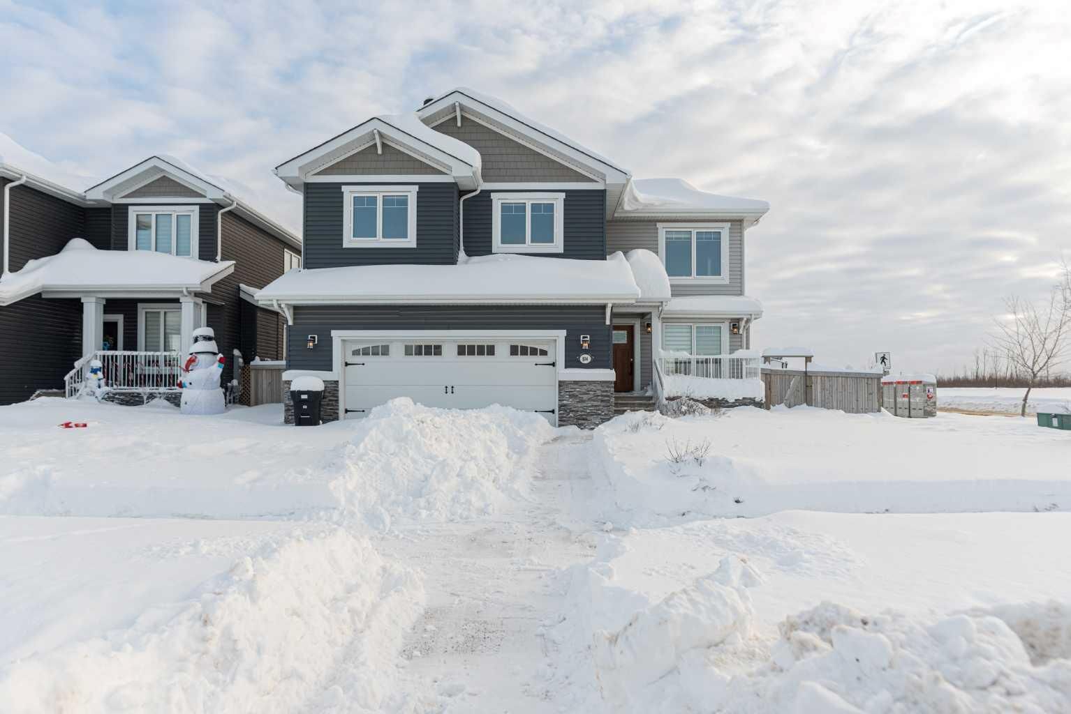 Property Photo:  804 Beacon Hill Drive  AB T9H 3N4 