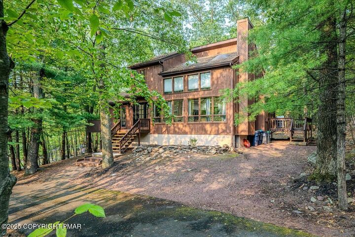 Property Photo: 1119 Kensington Drive PA 18301