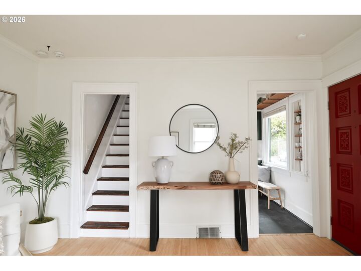 Property Photo:  7701 N Hodge Ave  OR 97203 