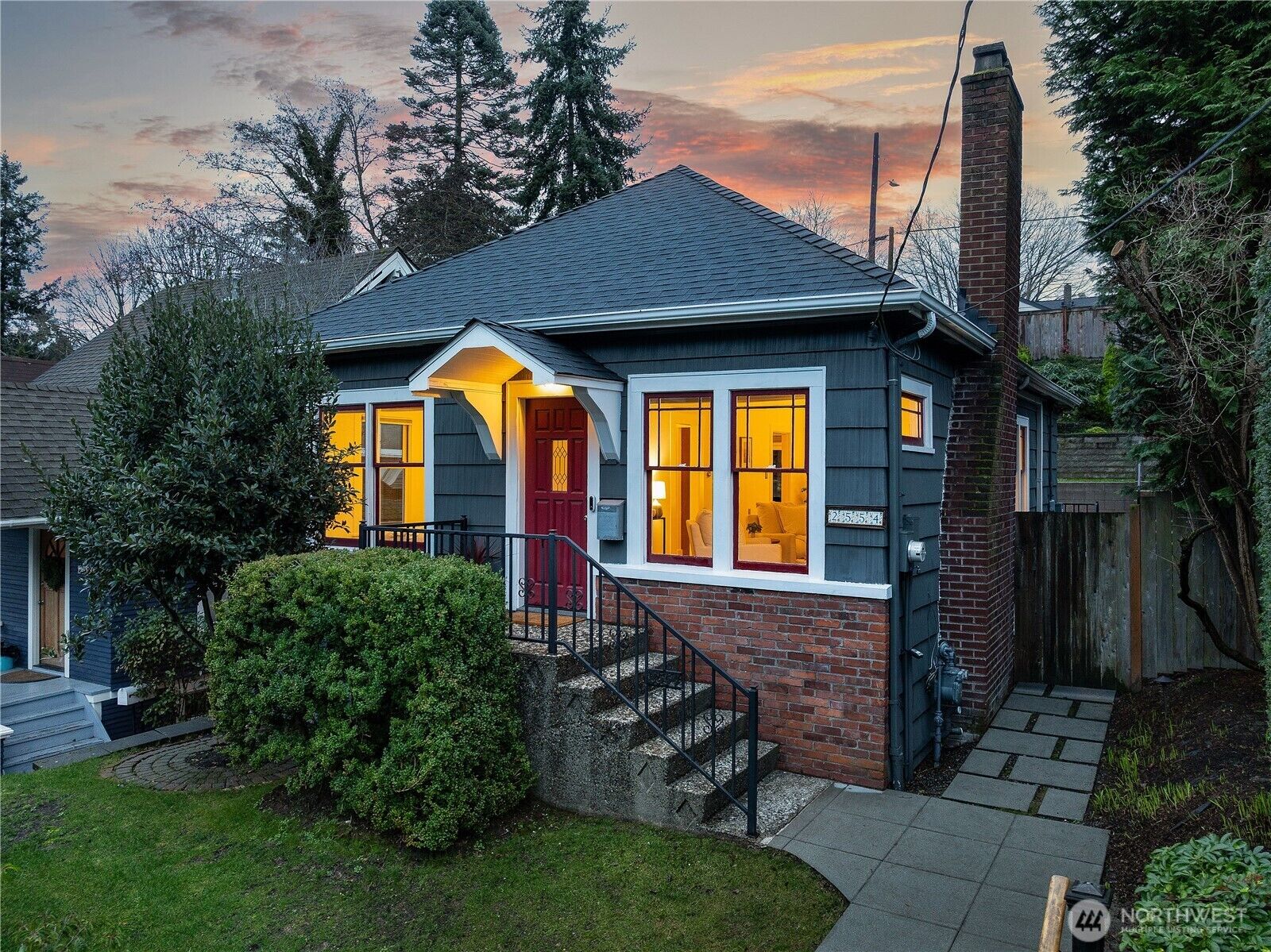 Property Photo:  2554  3rd Avenue W  WA 98119 