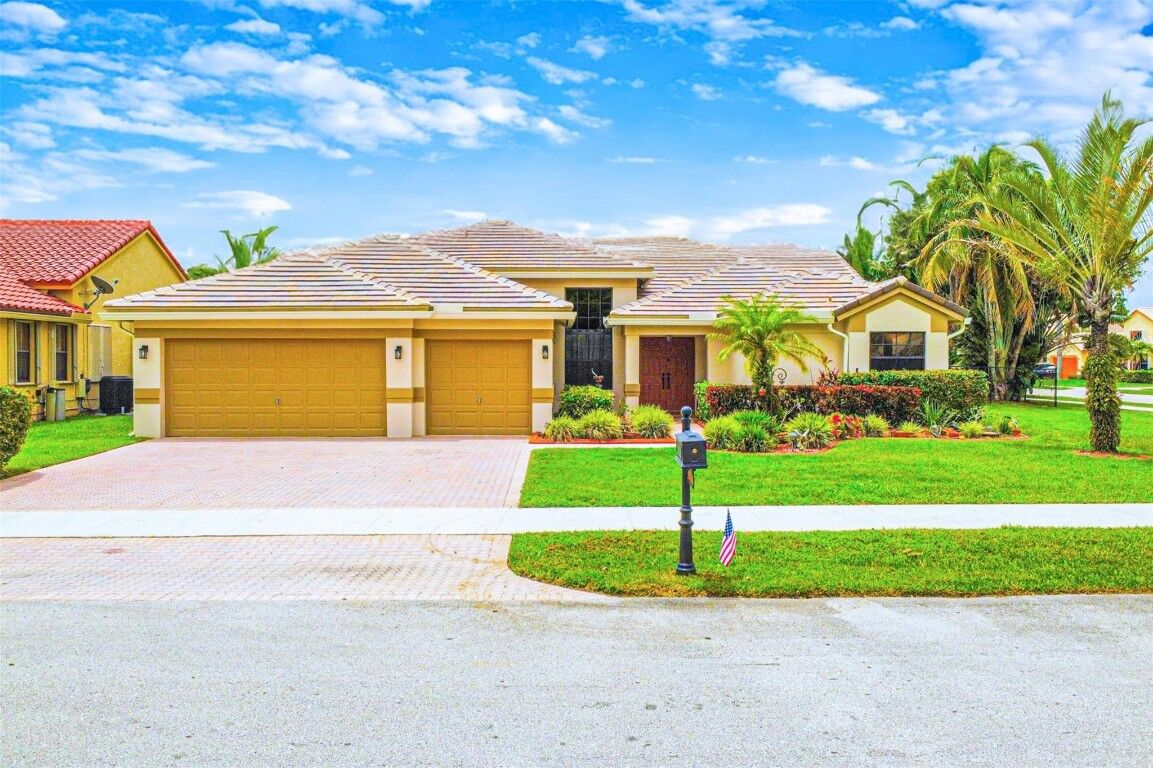Property Photo:  9760 Ridge Walk Court  FL 33328 