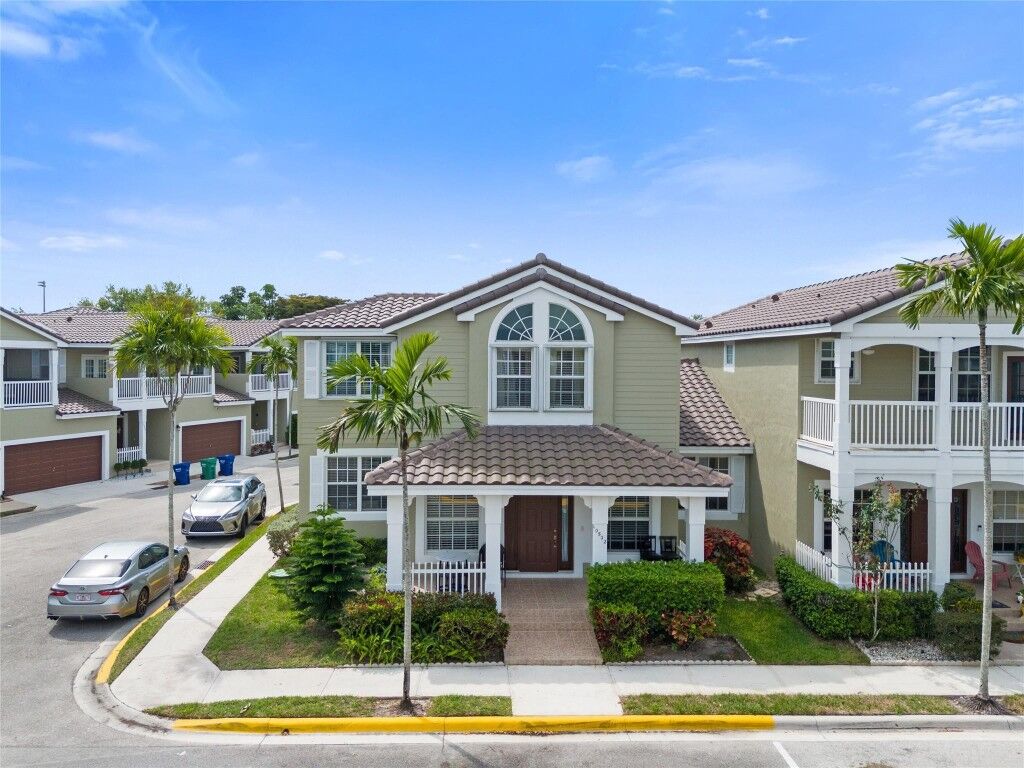 Property Photo: 10502 NW 57th Street 10502 FL 33076