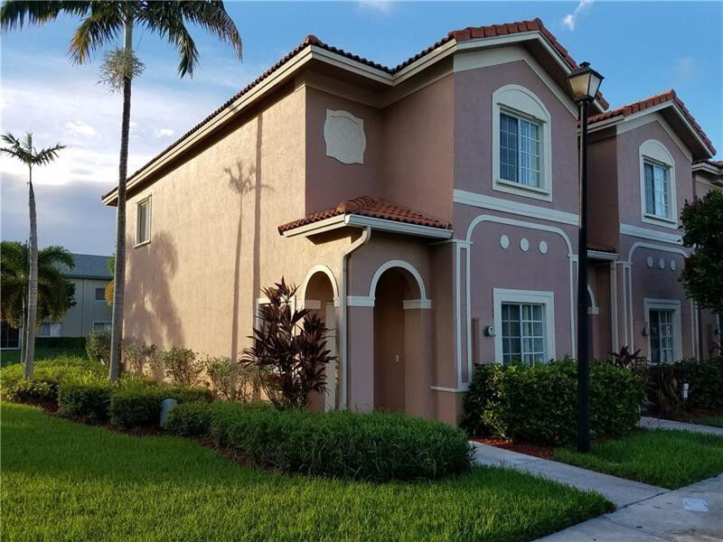 Property Photo:  7901 Catalina Circle 7901  FL 33321 