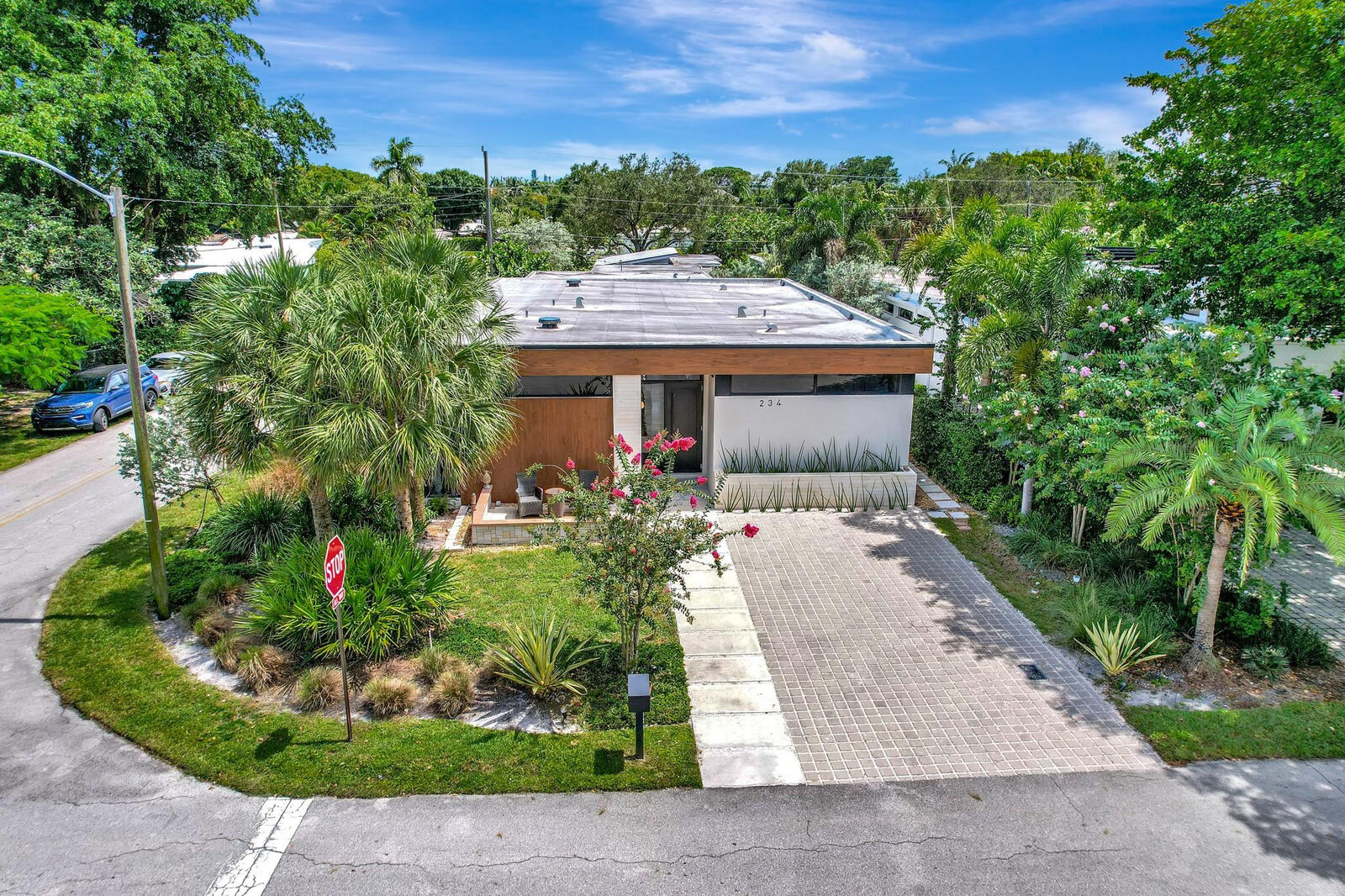 Property Photo:  234 NE 23rd Street  FL 33305 