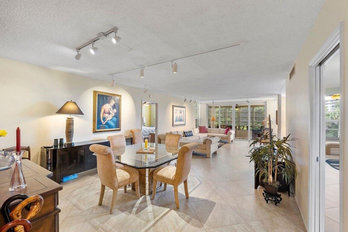 Property Photo:  3930 Oaks Clubhouse Drive 405  FL 33069 